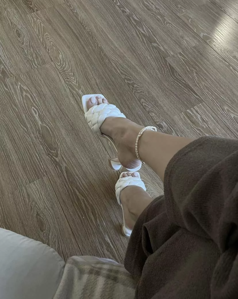 Open-toed heels