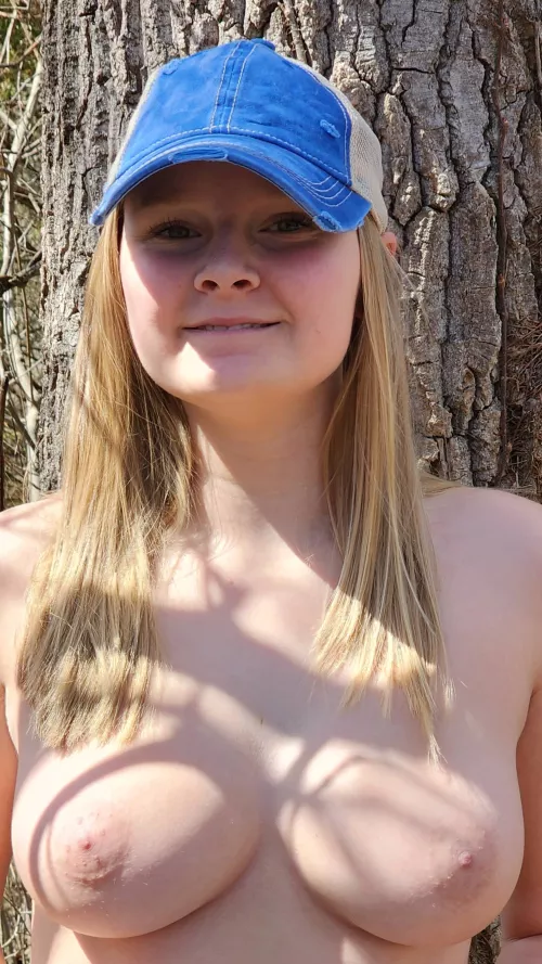 Opinions differ about which tit is better...