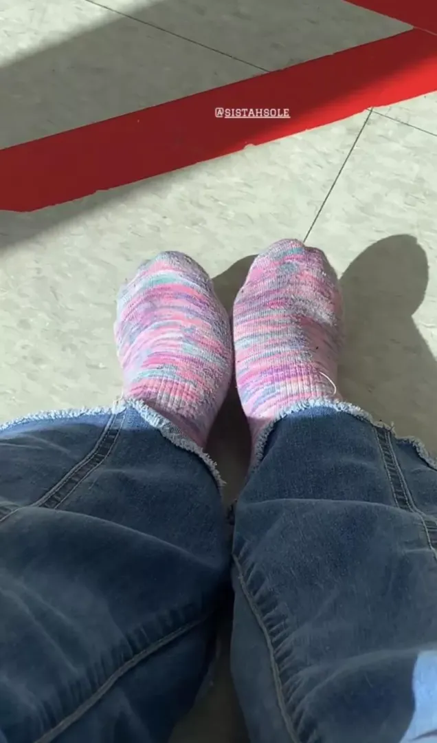 Out and about in these pink/blue/purple blend 💜