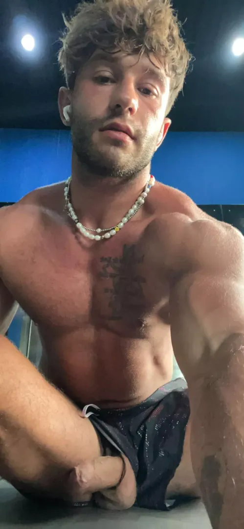 Out in the open at the gym. Who wants to lick off the sweat?