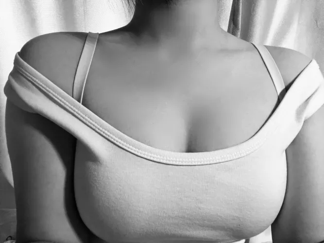 outfit of today. do I need a necklace?