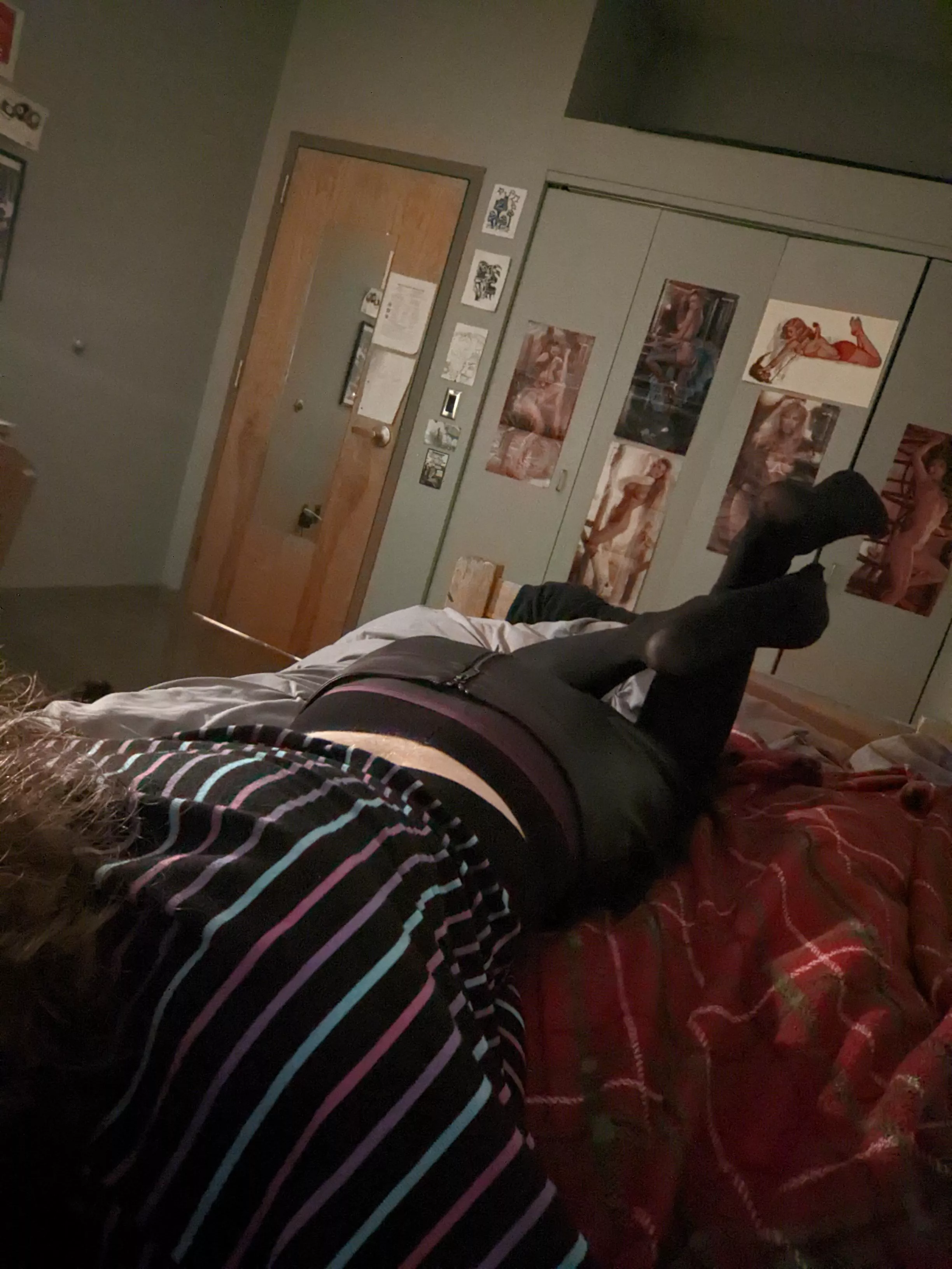 Pantyhose never fail to make me feel cute 🥰