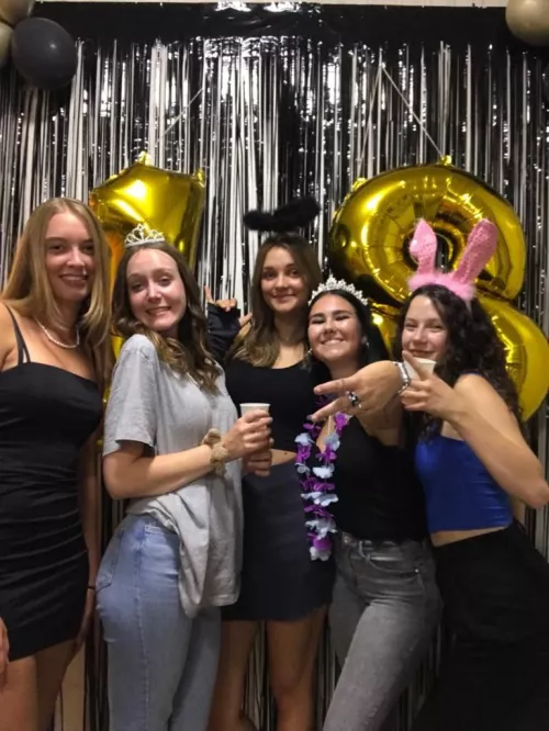 party girls