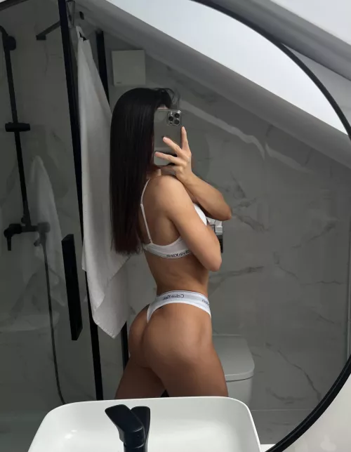 peachy ass from fit gym girl for first time here [f]