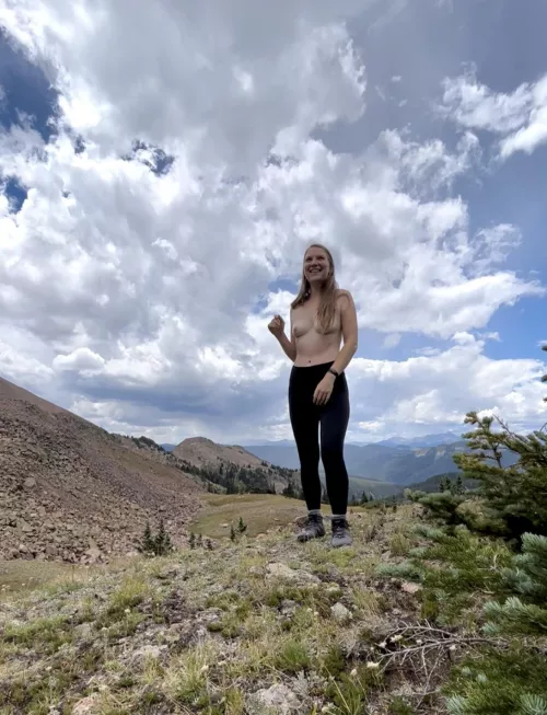 Peeks on peaks 🥰