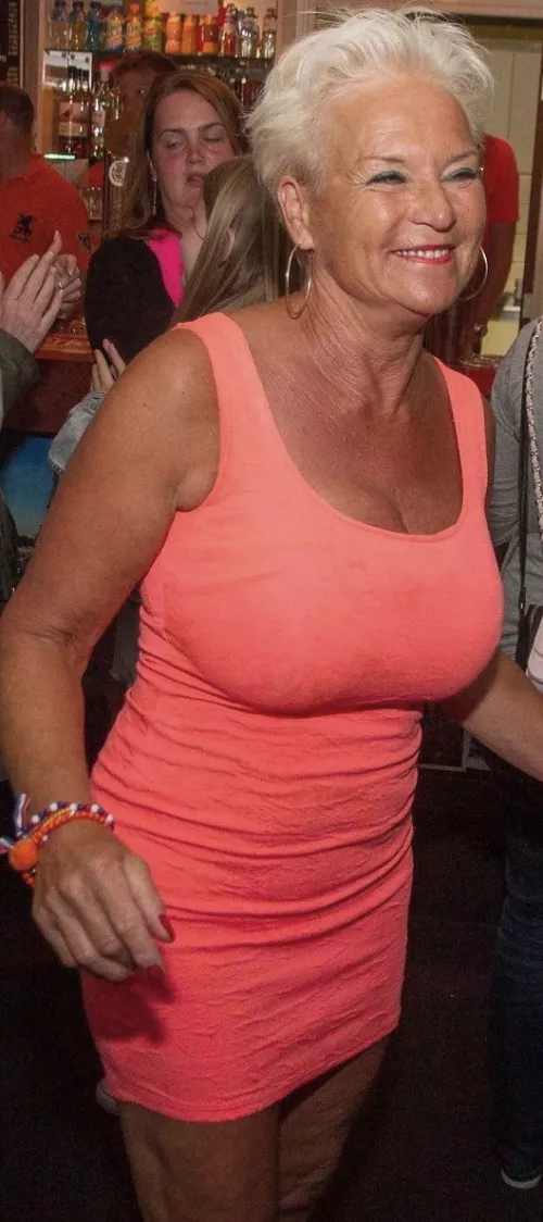 perfect gilf!