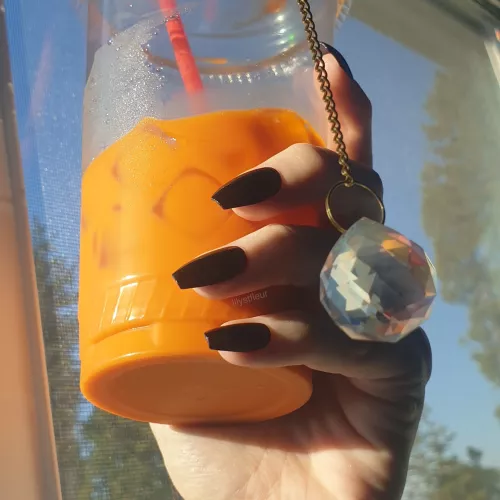 Perfect Halloween vibes 🎃💅