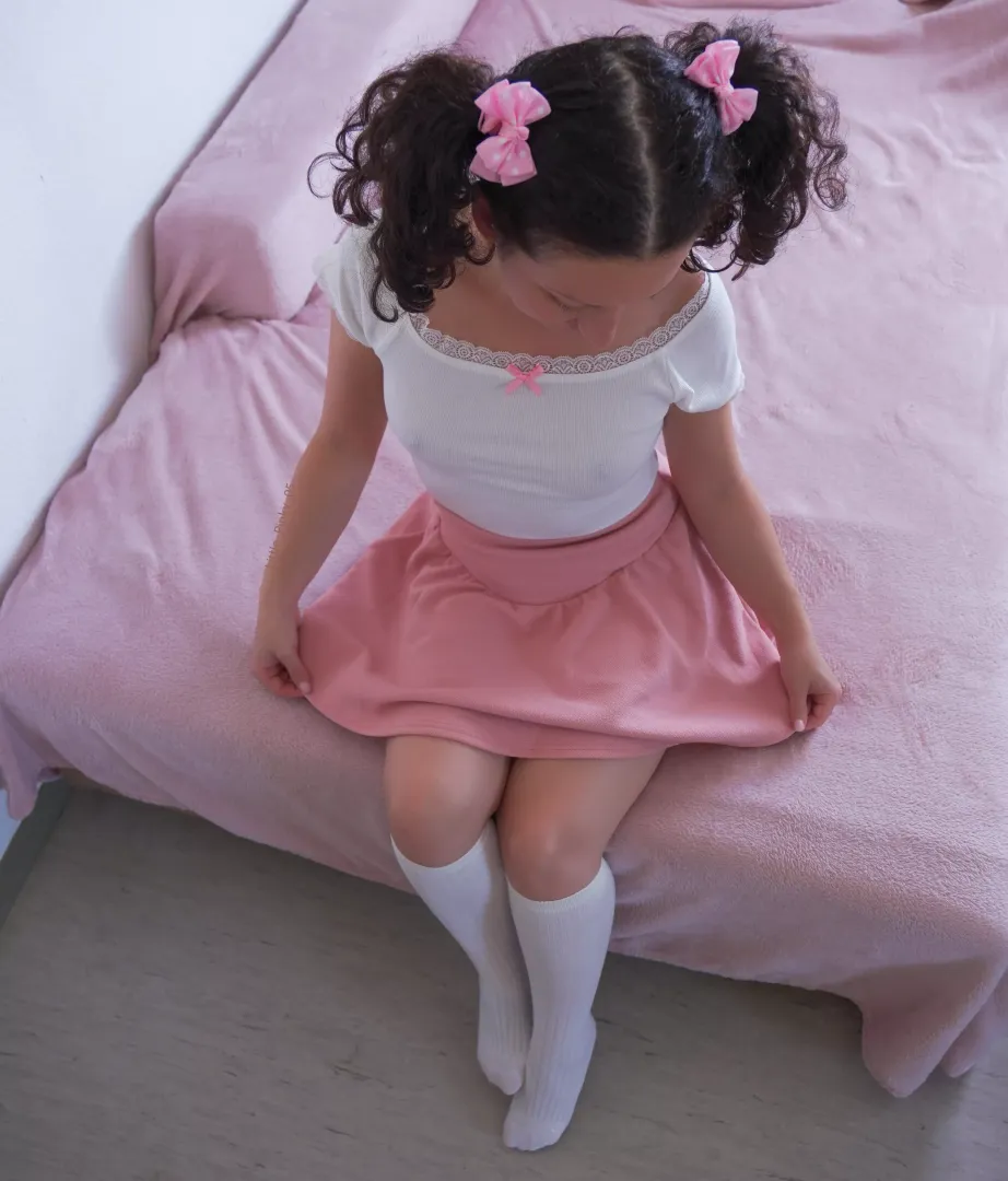 Petite 4´7 princess is ready for playtime