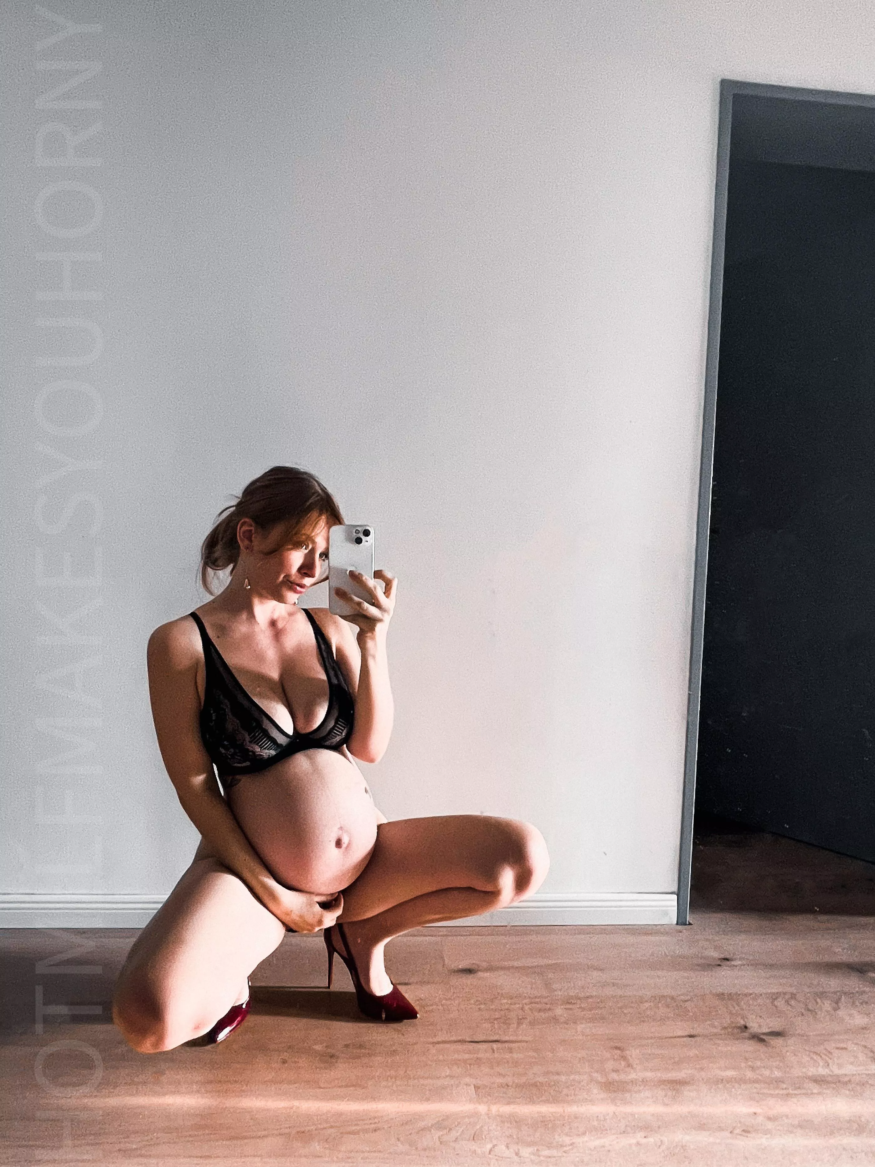 Petite woman with a big 28 weeks belly.