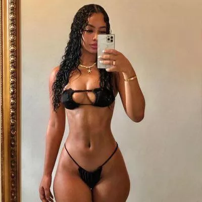 Pfp on Twitter, need her socials