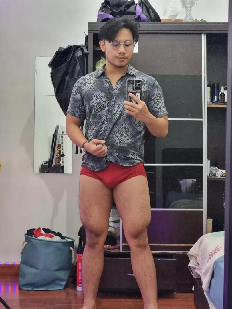 Pic was taken right after I realised my legs were too thicc to fit in my old jeans