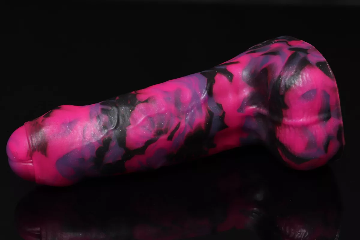 Pink and black ribbon? 🤩 The translucent looks like the one in Auroras?