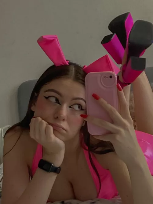 Pink bunny with pink high heels 💗👣