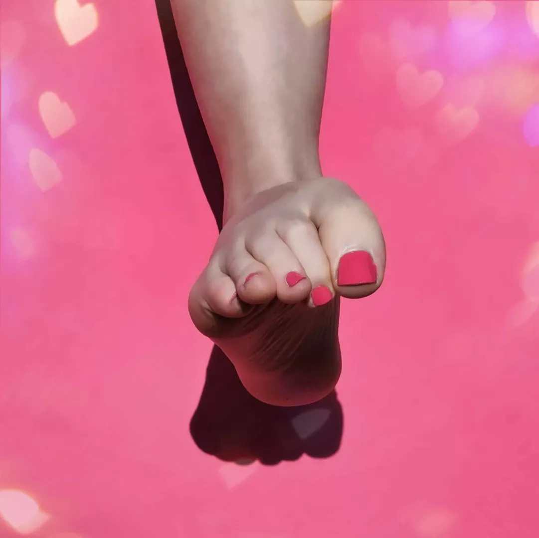Pink painted tgirl toes and sole
