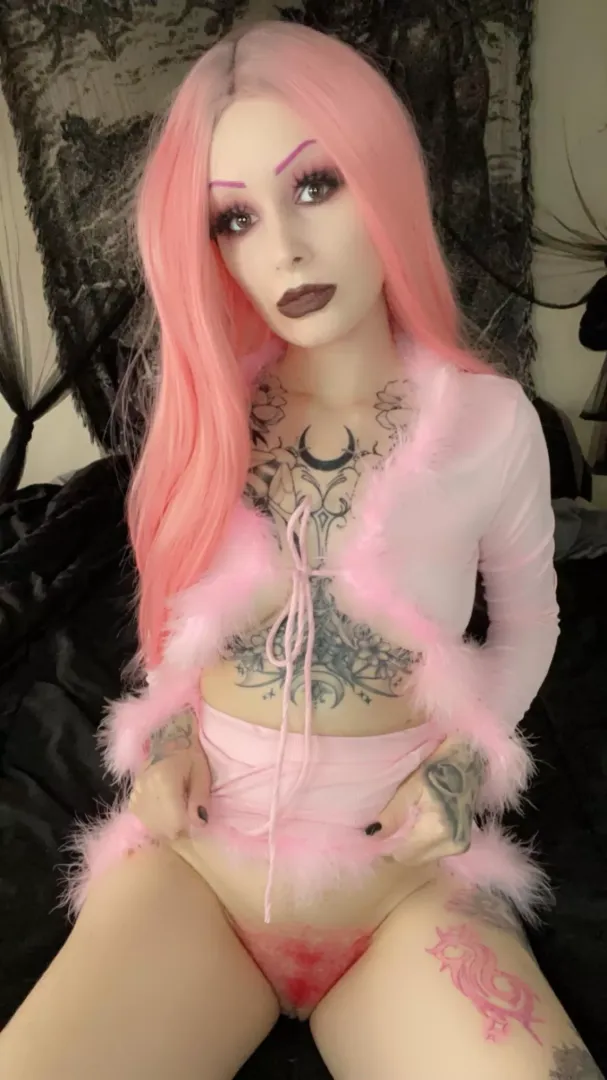 Pink pubes are back