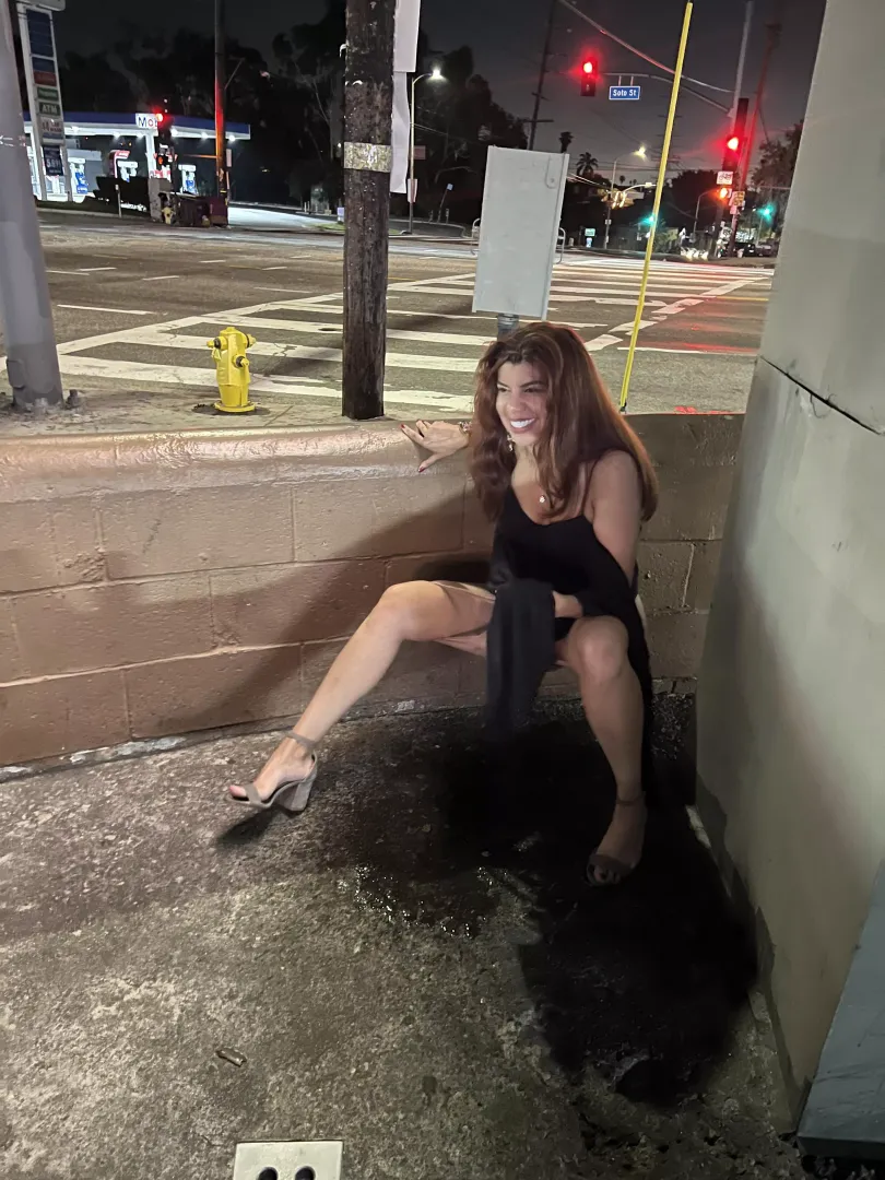 Pissing slut