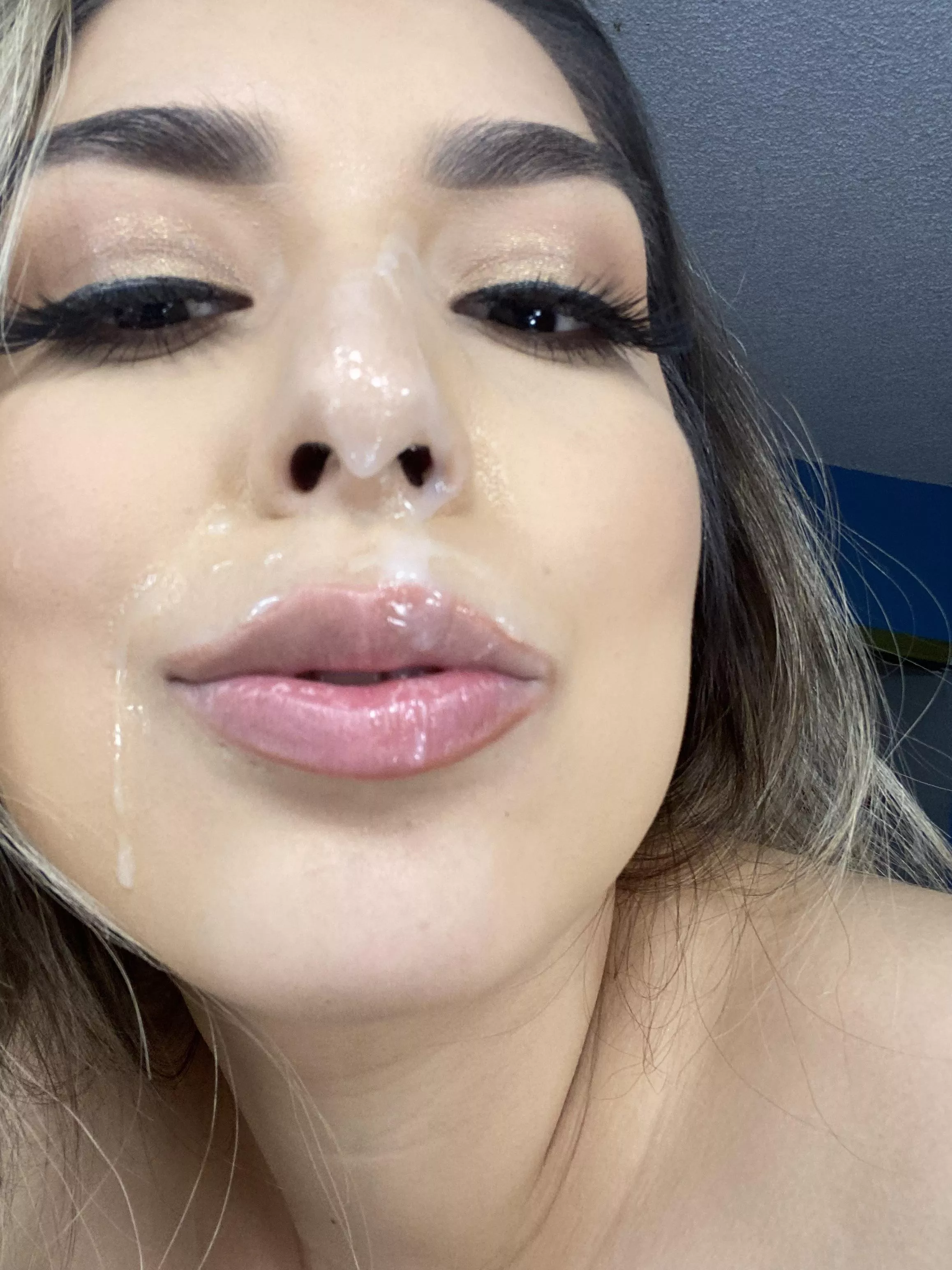 Please give me a goodnight kiss