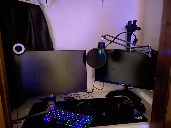 PLEASE SUGGEST webcam/background LIGHTING FOR THIS COMPLETELY ABNORMAL SET UP PS ITS IN A CLOSET