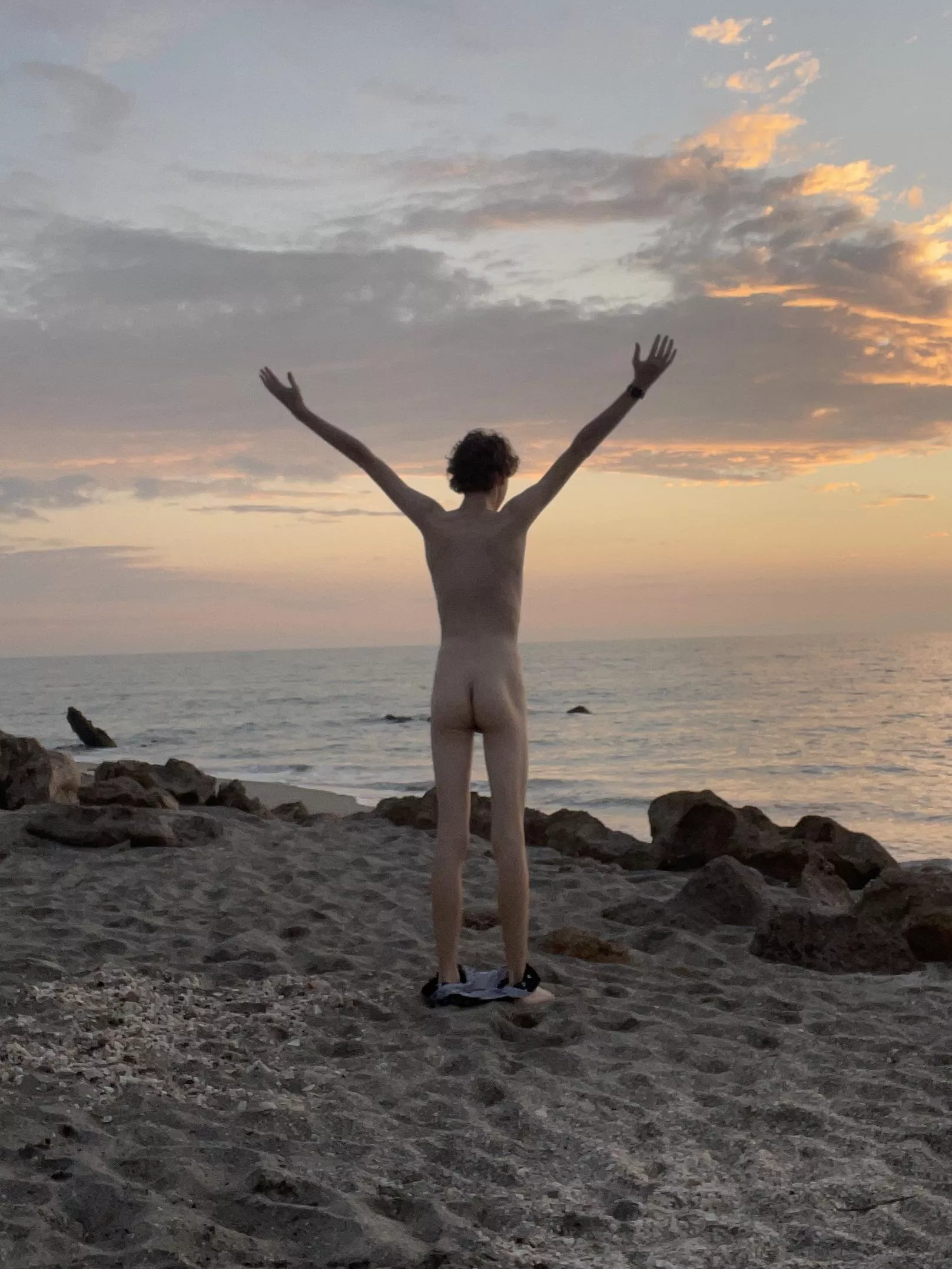 pm me telling me what you’d do if you saw me on the beach?