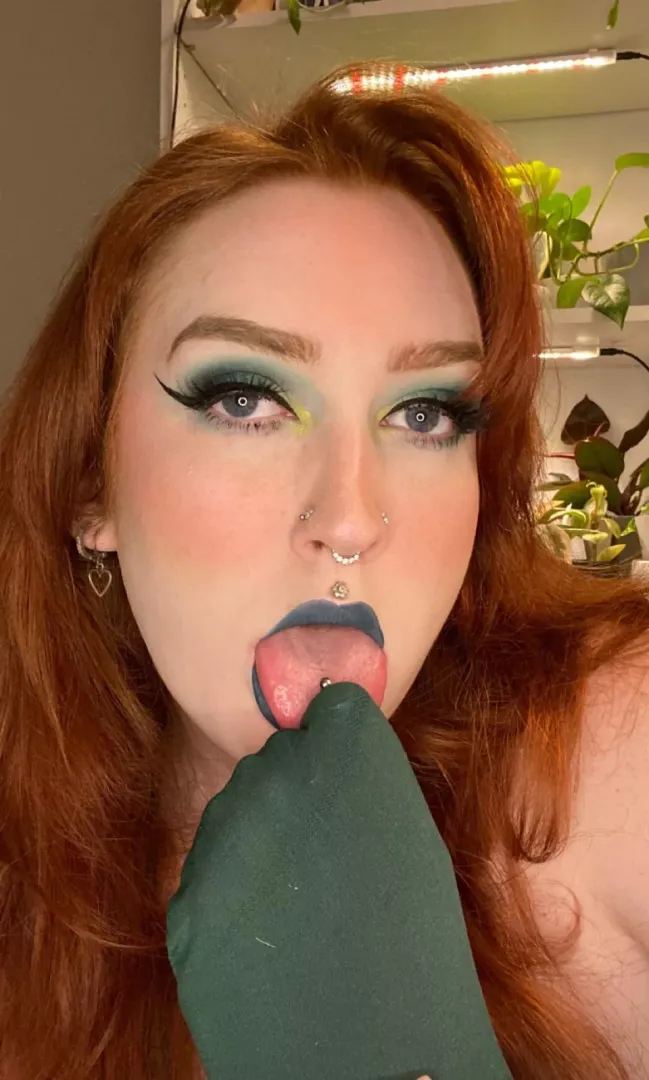 Poison Ivy feet