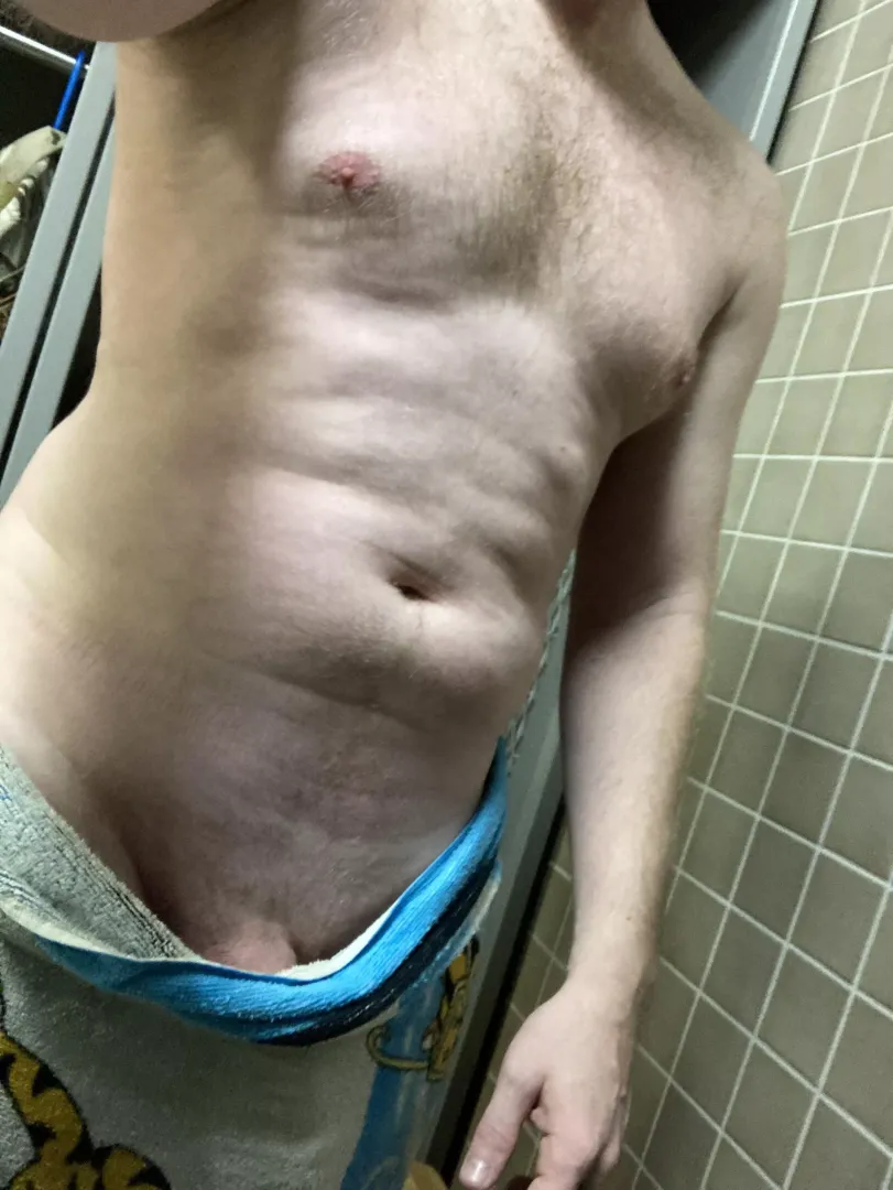 Pool workout and shower ✅ let’s get this day going