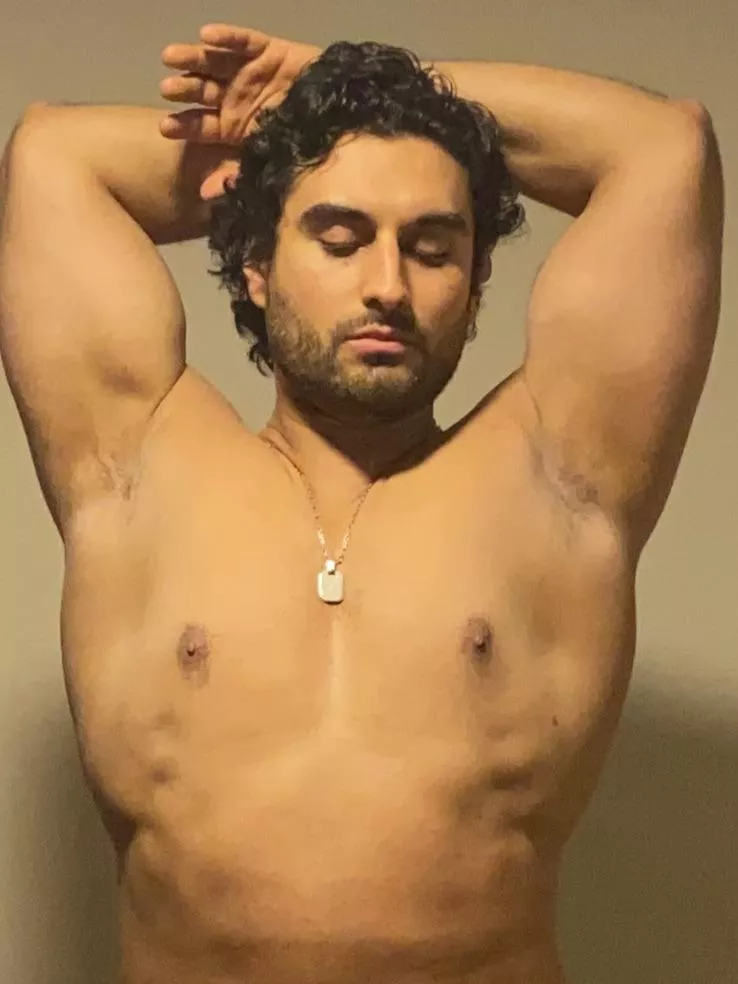 pose
