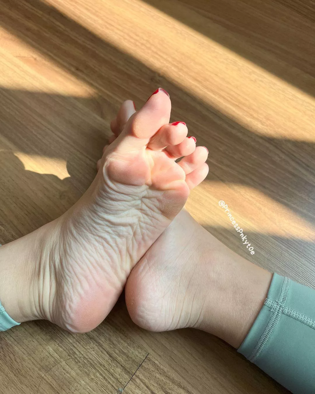Post yoga sweaty soles ☀️🦶🏻✨