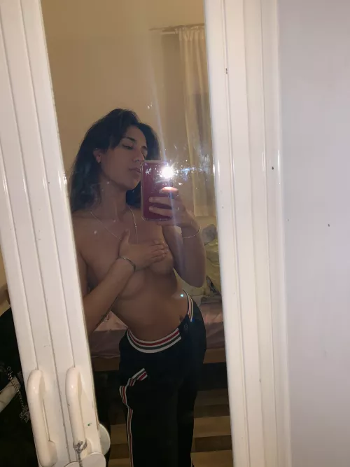 Posting on reddit kinda makes me horny😈