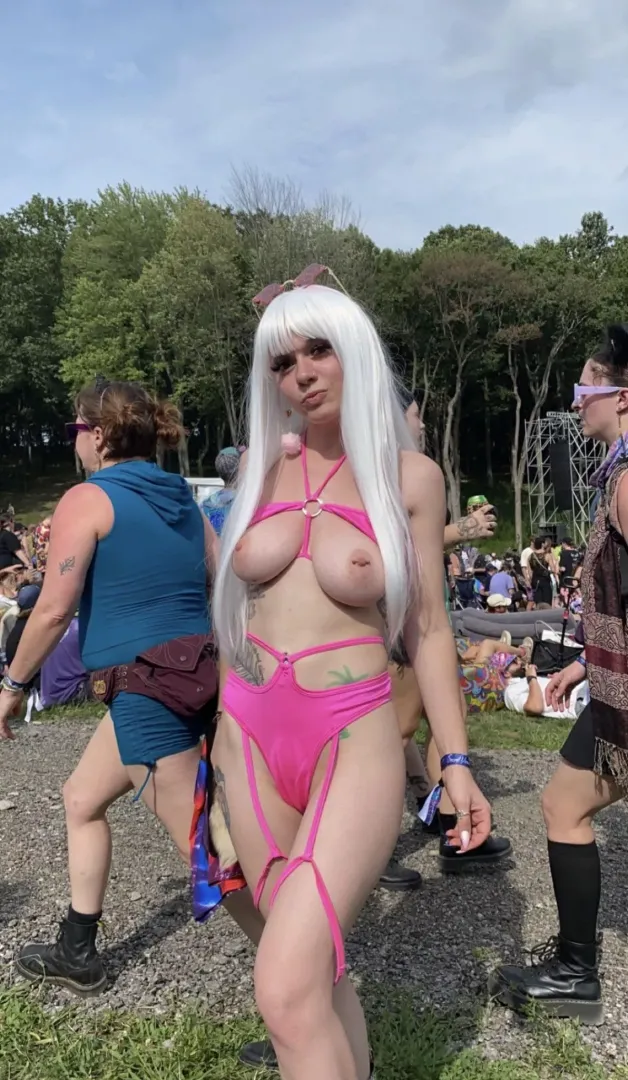 posting this hoping rave girls are your type 