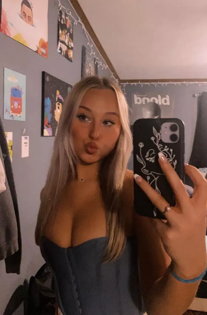 Pouty selfie