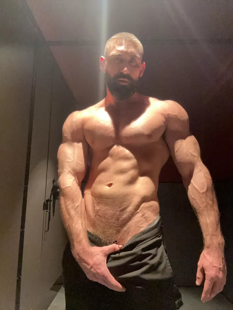 POV you’re looking up at me in the locker room 