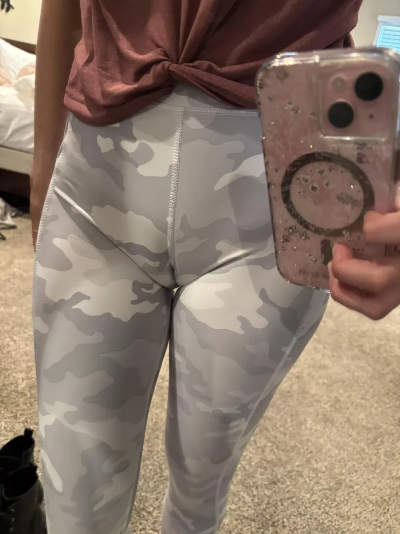 Pre workout gym cameltoe