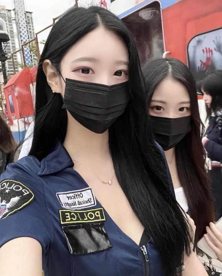 Precious eyes of these girls!