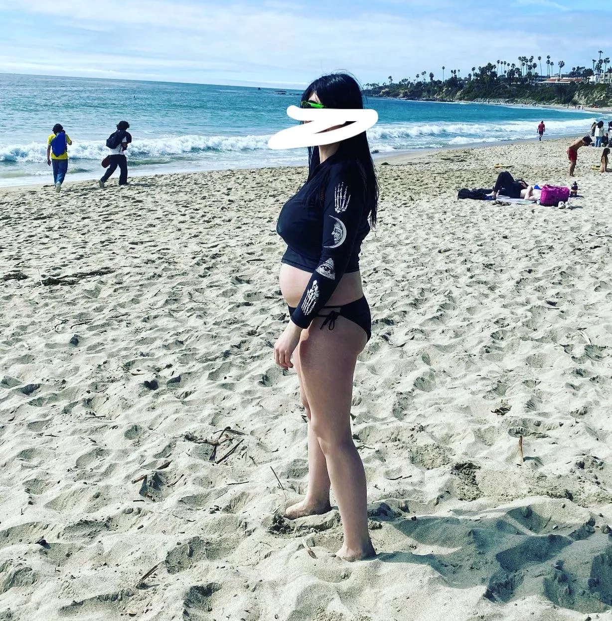 Preggo beach goth (19 weeks✨)