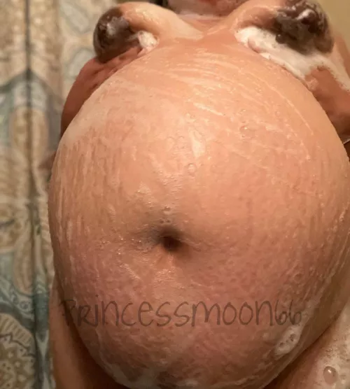 Preggo Mommy 🤰🏻💦