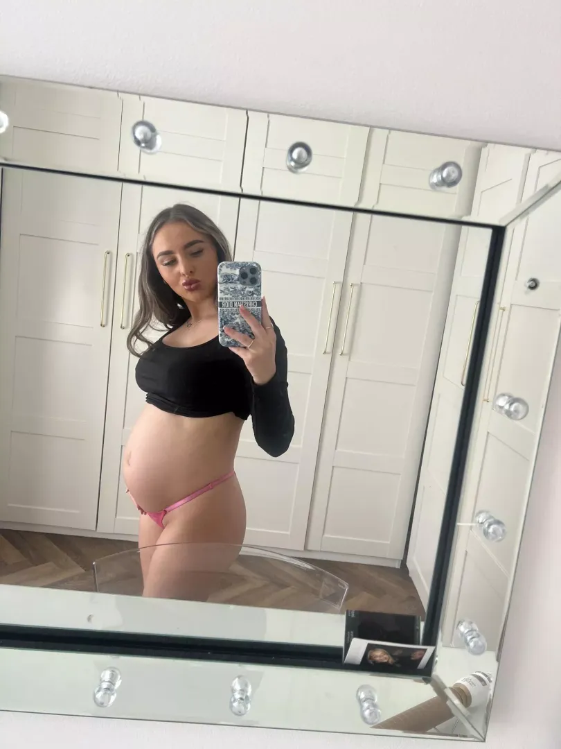 Pregnancy has me wanting to take nudes all day