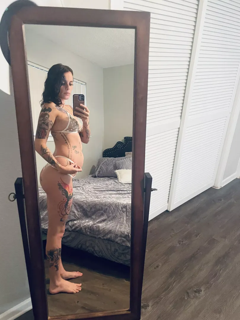 Pregnant girls can be babes too