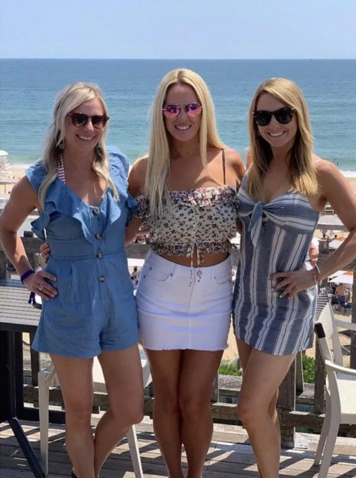 Pretty Beach Girls