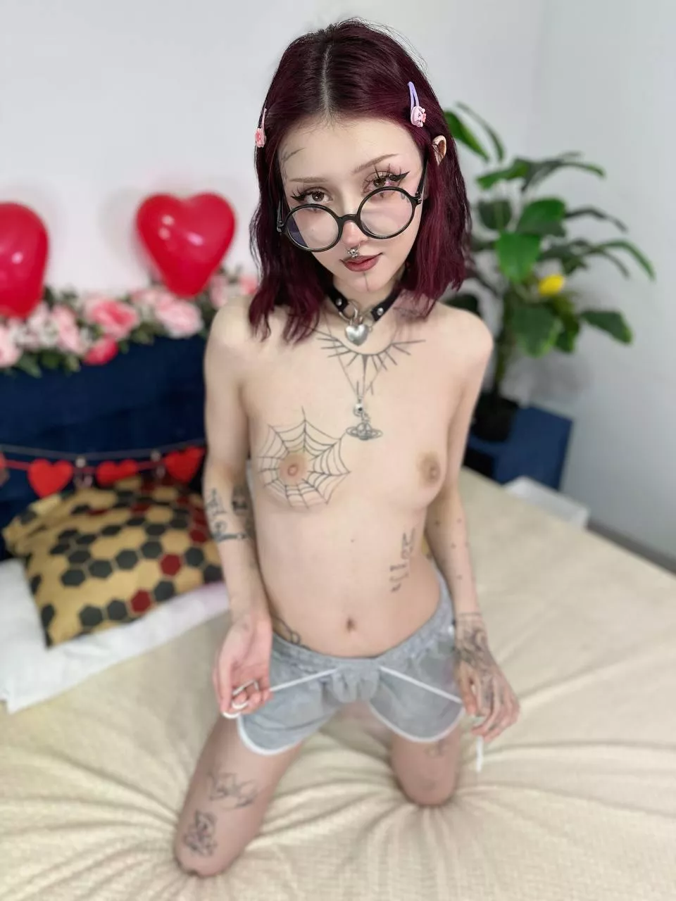 Pretty girls with tattoos like me turn you on, don't they