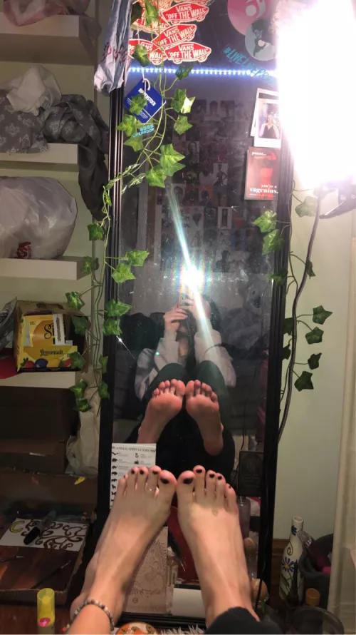 pretty toes & pink soles