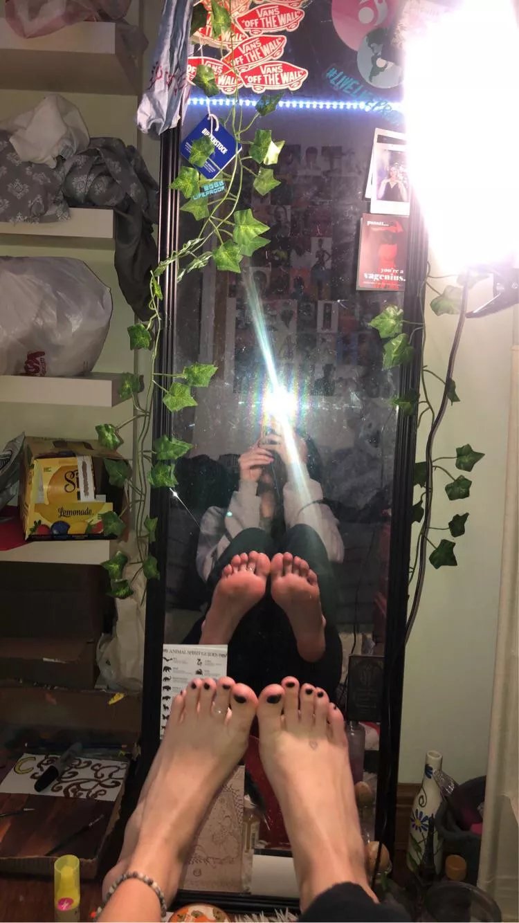 pretty toes & pink soles
