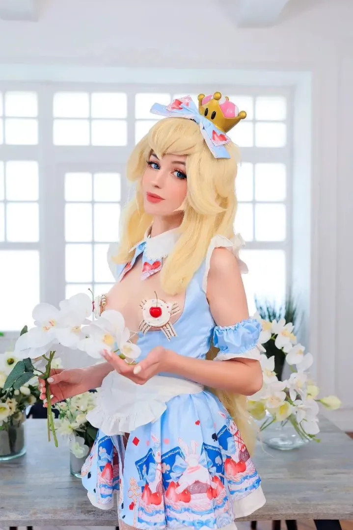Princess Peach by (Axilirator) 