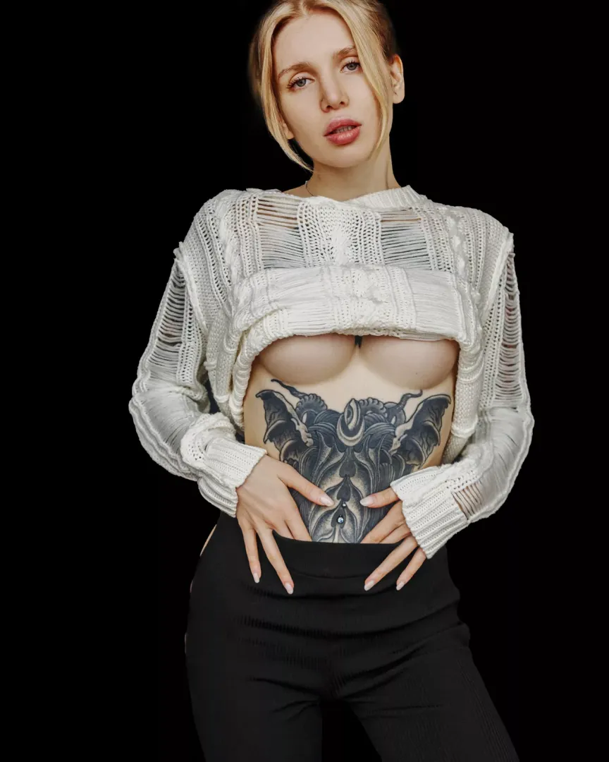 Professional underboob