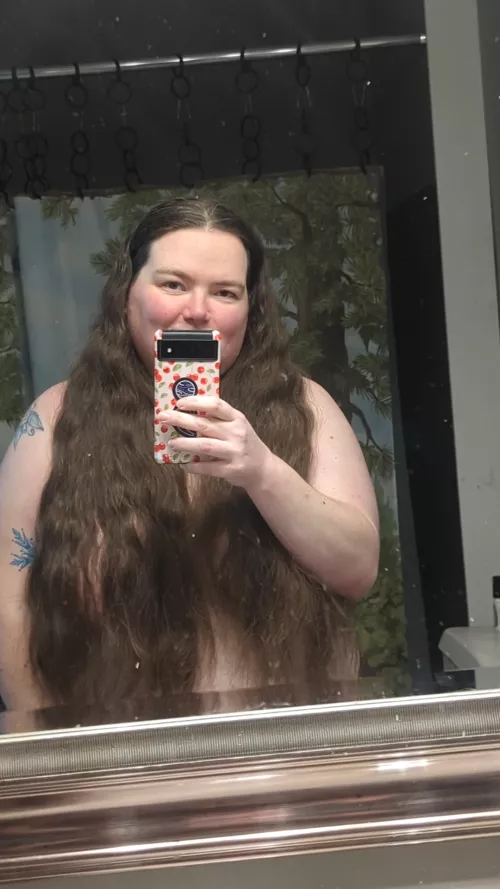 proof that my hair DOES in fact surpass my boobs since it going all the way to my butt in my last post wasn't long enough