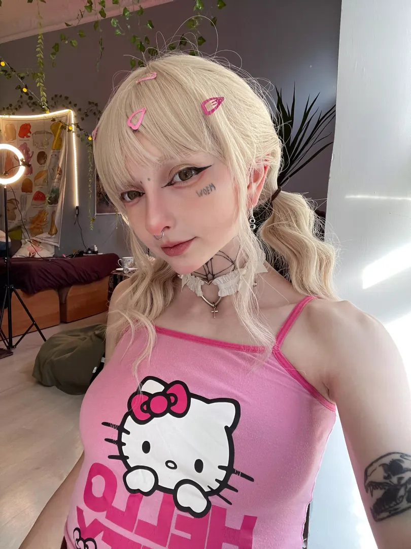 pull this kitty to you by the collar and she will show you what she can