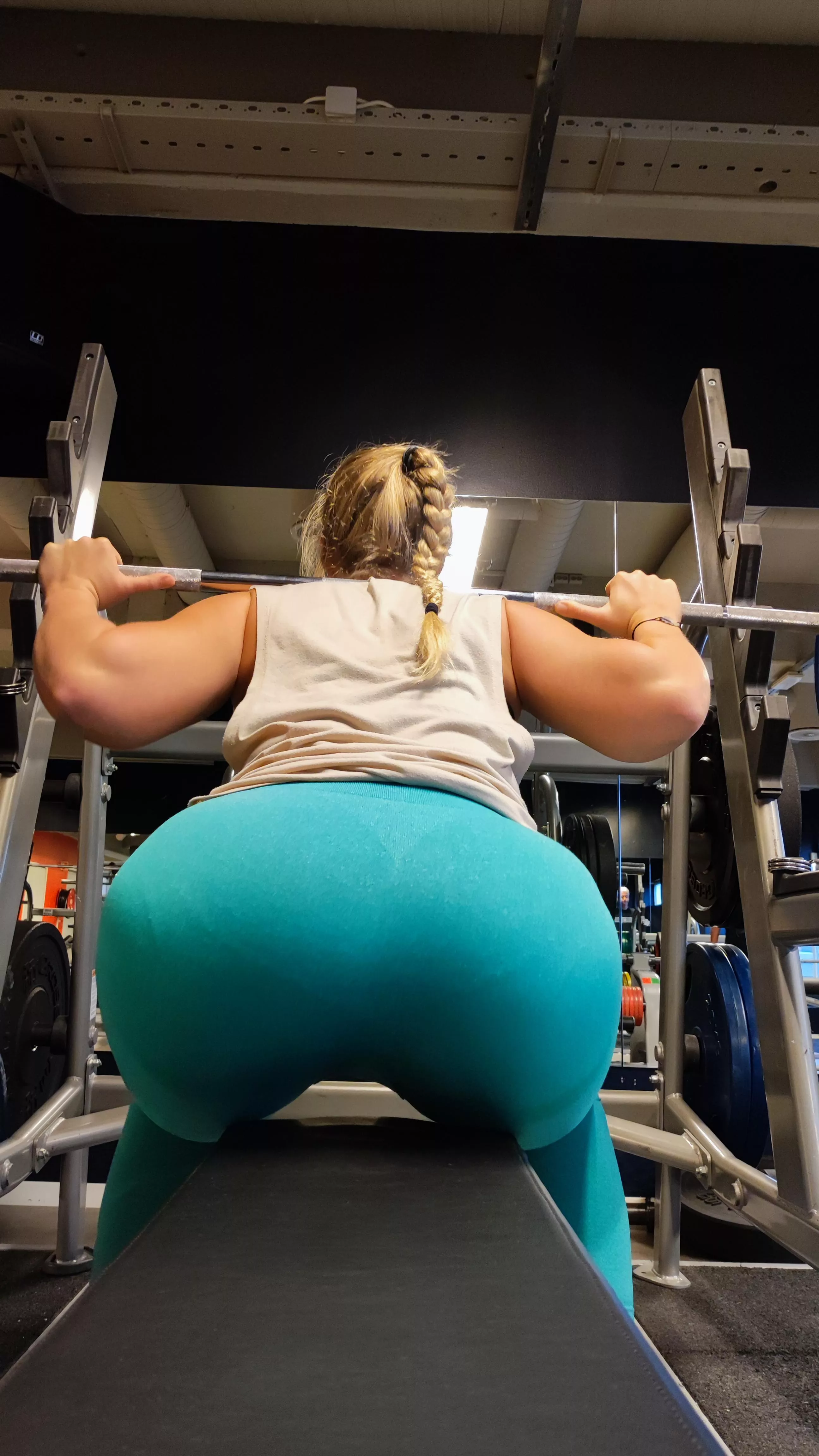 Pump is pushing the leggins to their limits [f]