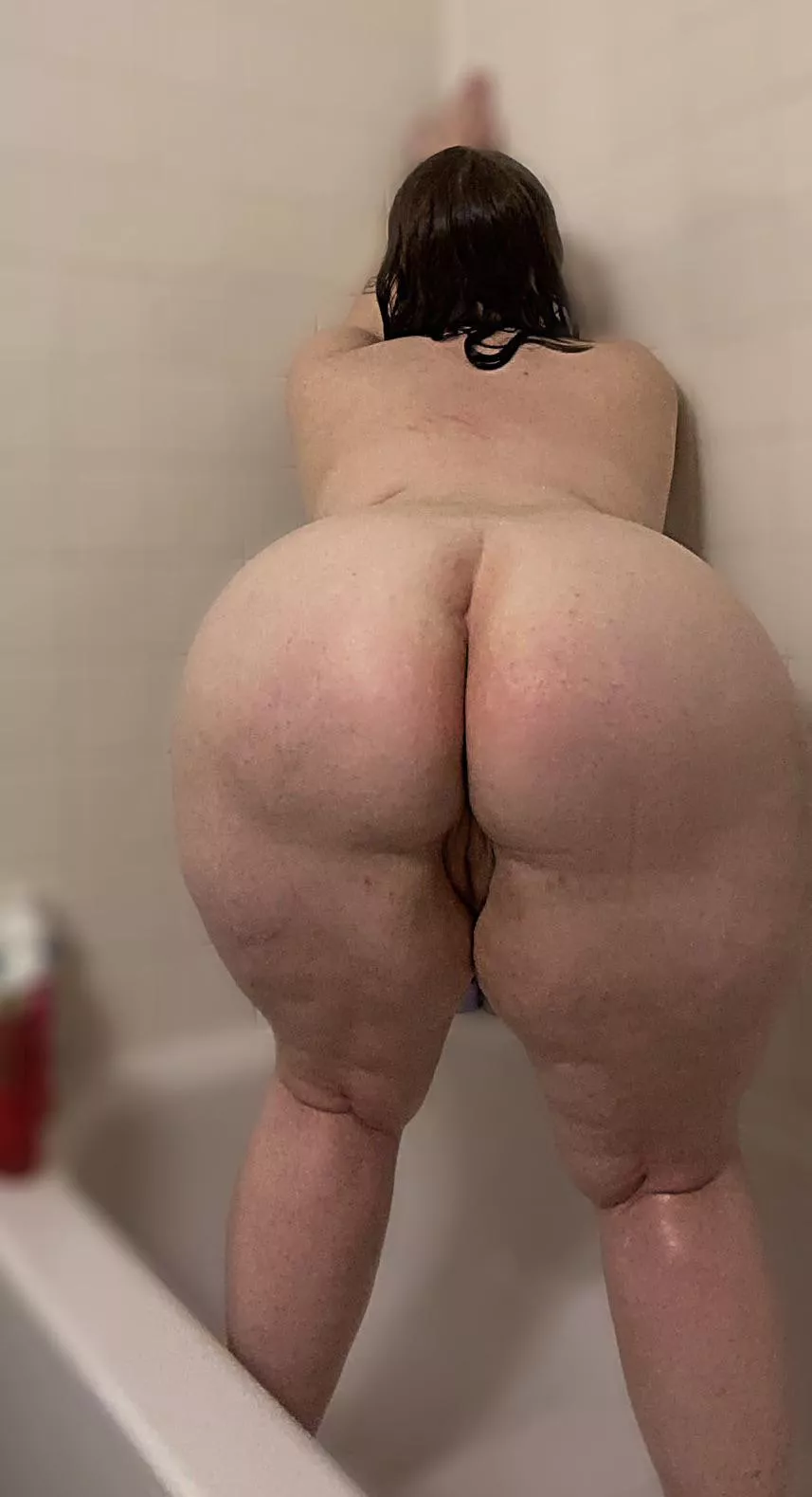 Pussy peeking through 💞