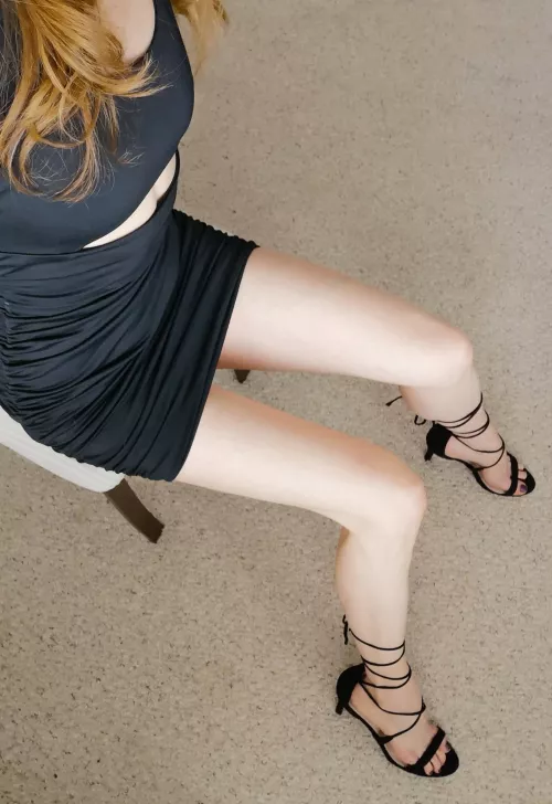 Put your eyes on my thighs (47F)