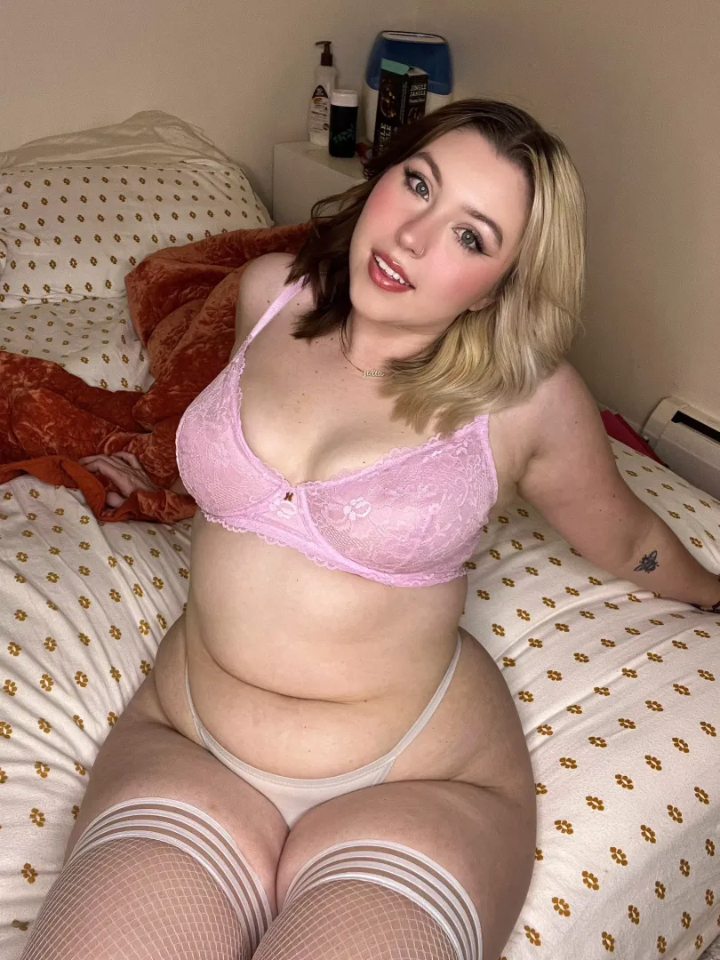 Put your head between my thighs I dare you