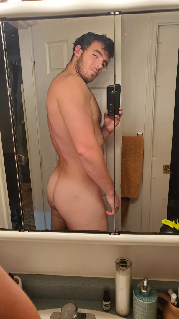 putting a new booty vid on onlyfans tonight, 20% off right now 🥵😘